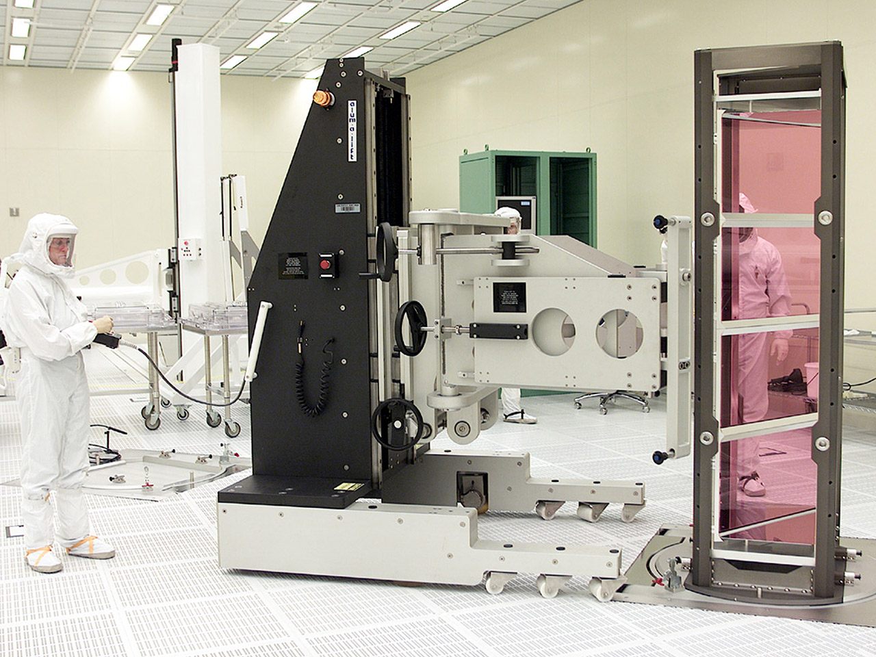 Material Handling Solutions For Clean Rooms | Clean Room Hoist | Alum-a-Lift