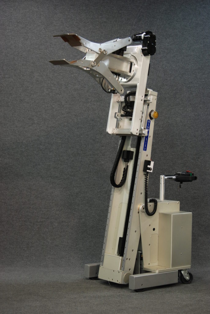 Powered Clamp Lift with Tilting Mast for Extracting Cylinders
