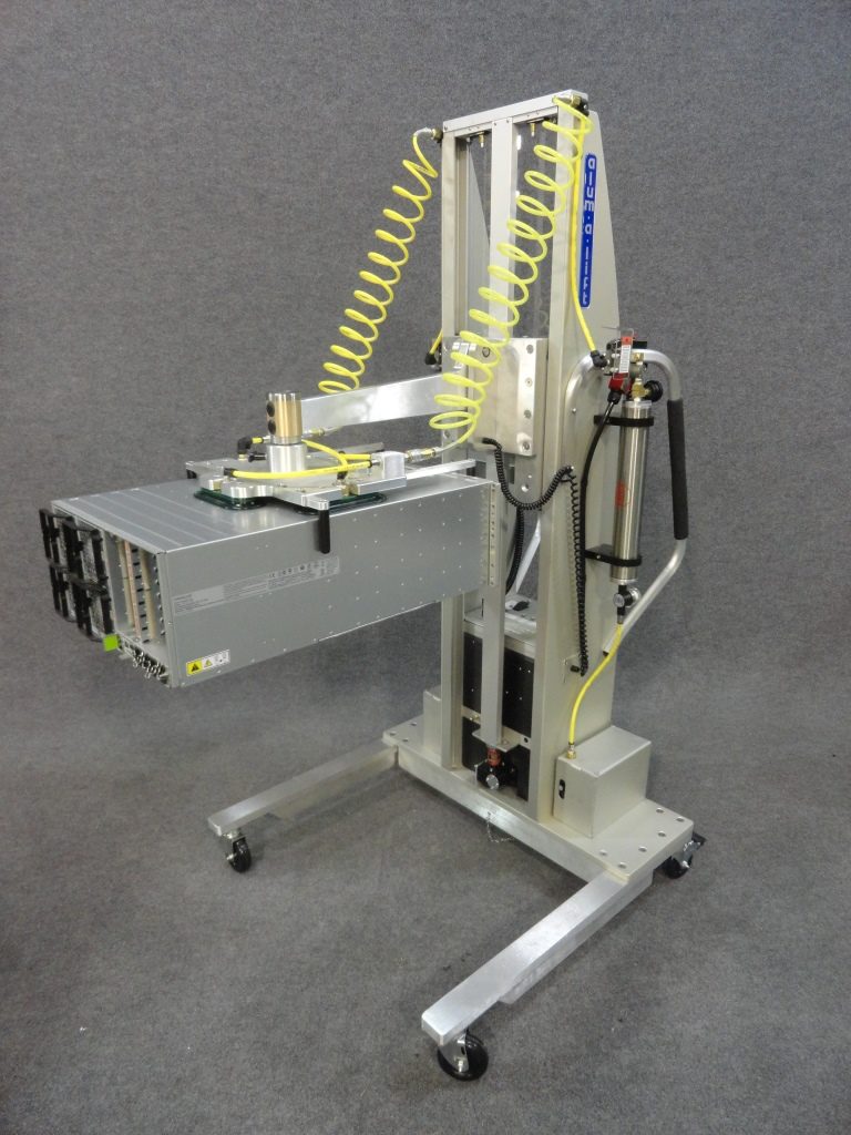 Vacuum Lift with Interchangeable Swiveling Head for Electronics Chassis