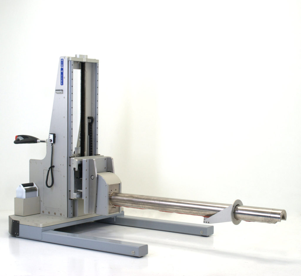 Mobile Powered Roll Pusher Lift with Integrated Docking Tip